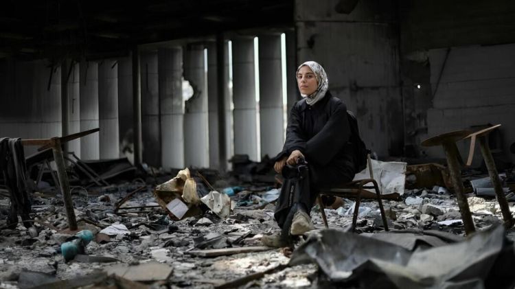 COM A ALMA NA MÃO, CAMINHA, um filme de Sepideh Farsi