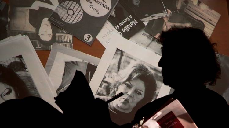 A MULHER QUE MORREU DE PÉ, um filme de Rosa Coutinho Cabral