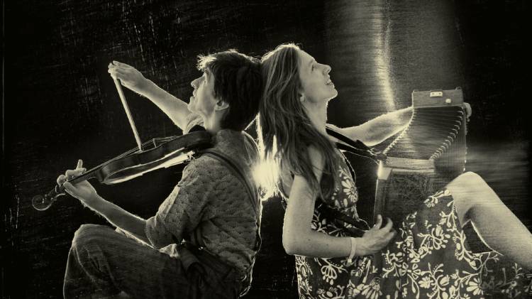 Baile à meia-luz: Eva Parmenter & Denys Stetsenko \Parapente 700 (Portugal, Ucrânia)