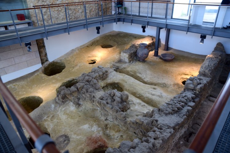 Visita orientada à exposição Casas, Covas e Ruas: As Raízes Medievais de Almada