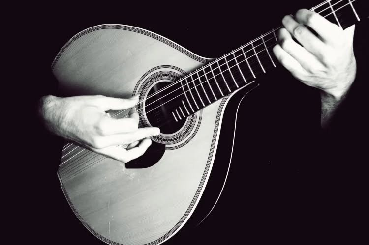 Música nas Igrejas | Isa Brito ( fado e guitarra portuguesa)