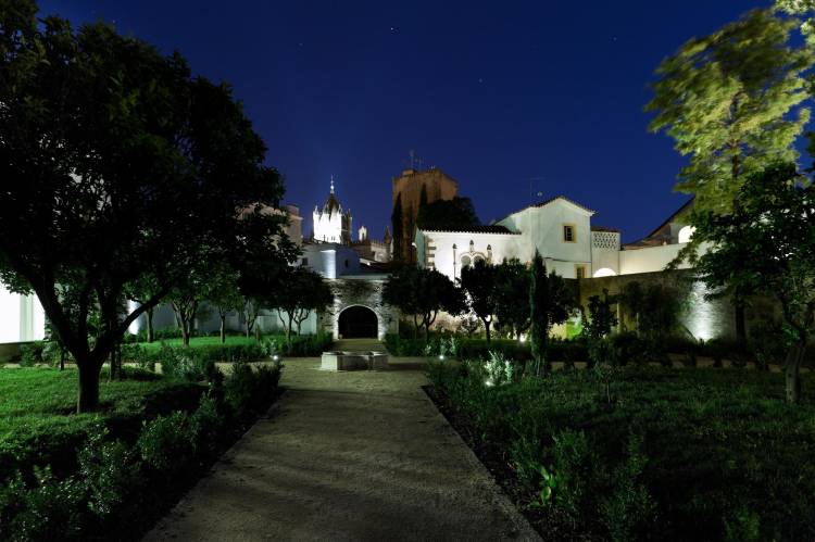 Visita guiada 'HISTÓRIAS DO CASTELO VELHO' ao Paço de São Miguel