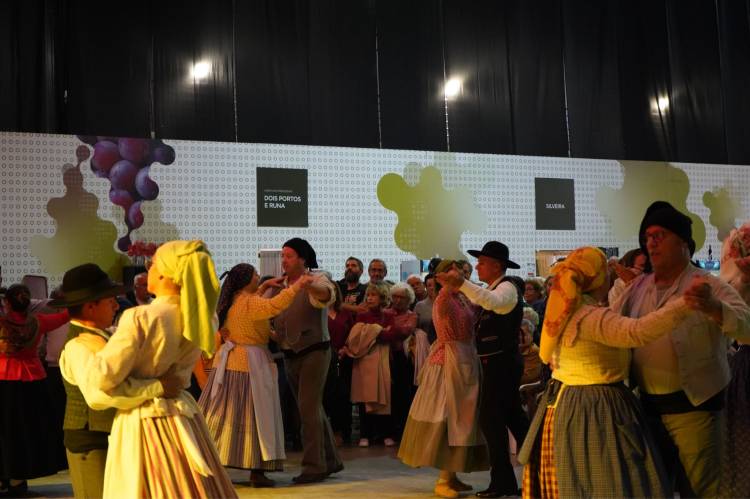 Atuação do Rancho Folclórico e Etnográfico Flores do Oeste
