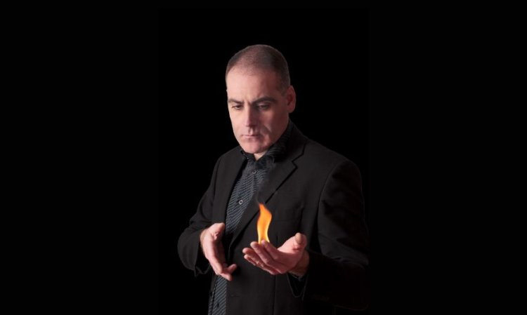 Workshop de magia “efeitos com cartas”, dinamizado pelo Mágico Dimas