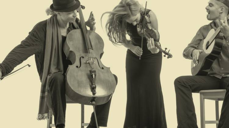 Conversa Caminhada: Wild Strings Trio (Eslovénia, Eslováquia, França)