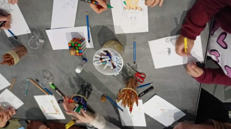 OFICINAS PARA FAMÍLIAS — À CAÇA DOS INTRUSOS — JOGO DE EXPLORAÇÃO