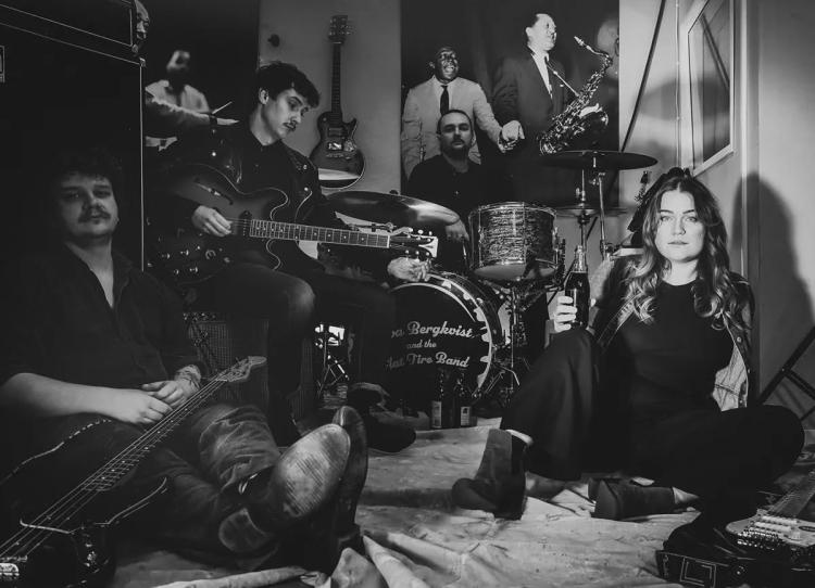 ★ EBBA BERGKVIST & THE FLAT TIRE BAND en THE TROOPER PUB Cangas do Morrazo ★