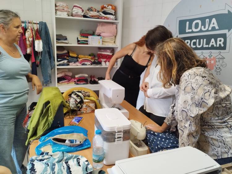 Como transformar uma peça de roupa num cesto em croché