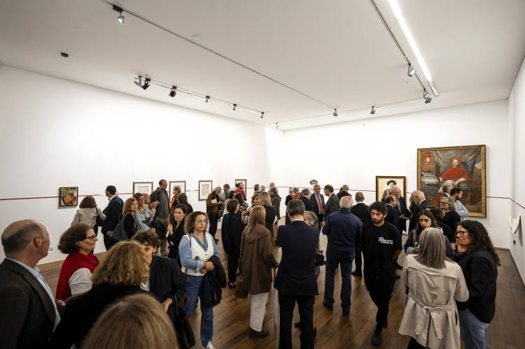 VISITA GUIADA À EXPOSIÇÃO 'ÉUMAVEZ' com o curador Filipe Rocha da Silva