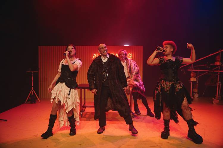 Auto das Anfitriãs pelo Teatro Nacional D. Maria II