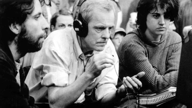 homenagem a Peter Watkins - UNIVERSAL CLOCK