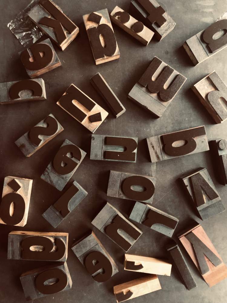 letras que caminharam e se acenderam | JOANA MONTEIRO