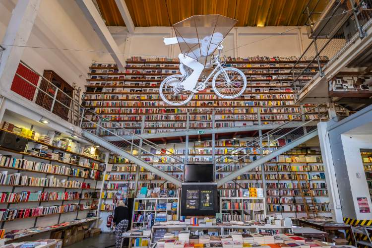 Cada livraria, uma viagem
