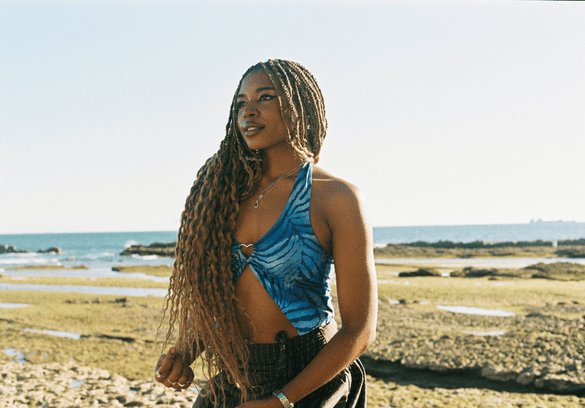 XEXA apresenta “Kissom” ⟡ SUZANA