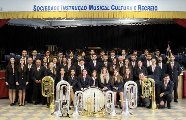 BANDA DE A-DOS-FRANCOS