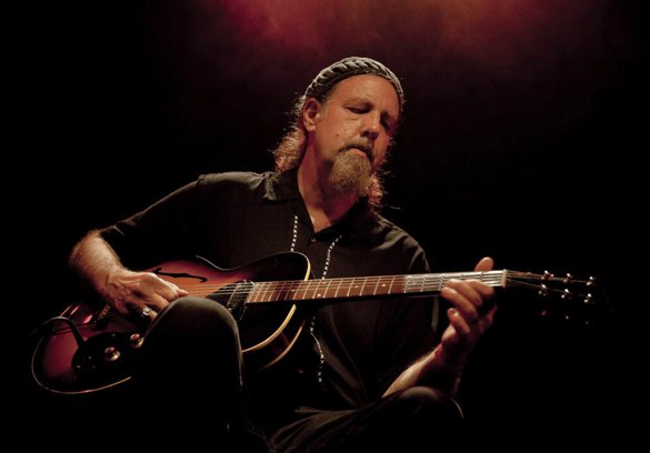 Sir Richard Bishop apresenta ‘Hillbilly Ragas’ ⟡ Jooklo Duo