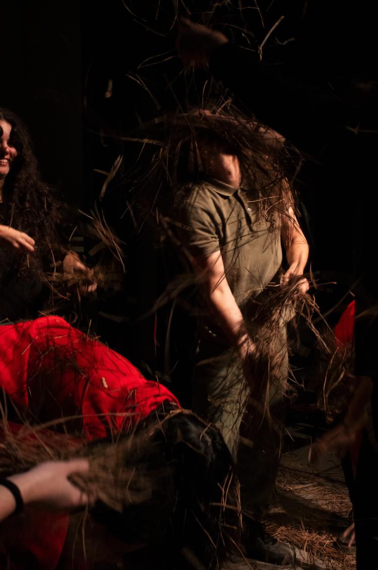 DANÇAR SOBRE AS FERIDAS