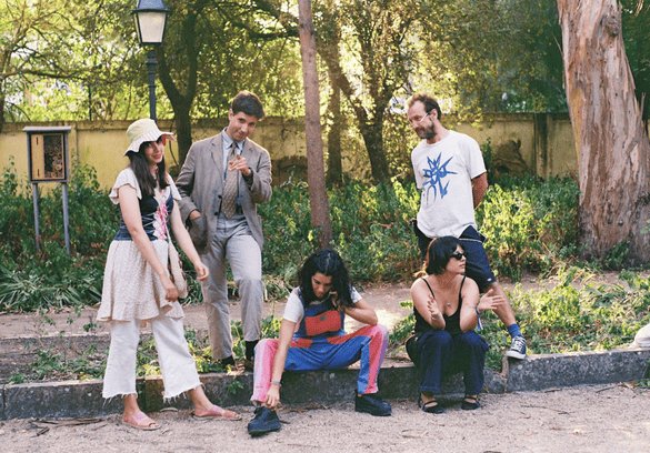 Cafetra x ZDB: Éme apresenta ‘Colegas de Trabalho’ - — com Éme e Colegas de Trabalho ⟡ Sallim e Orca ⟡ Felizes para Sempre ⟡ Hipster Pimba ⟡ Fetra DJ set