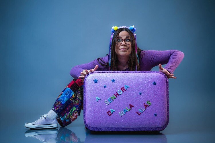 Ninho De Leitura: A Senhora da Mala Lilás – A Cantadeira de Histórias