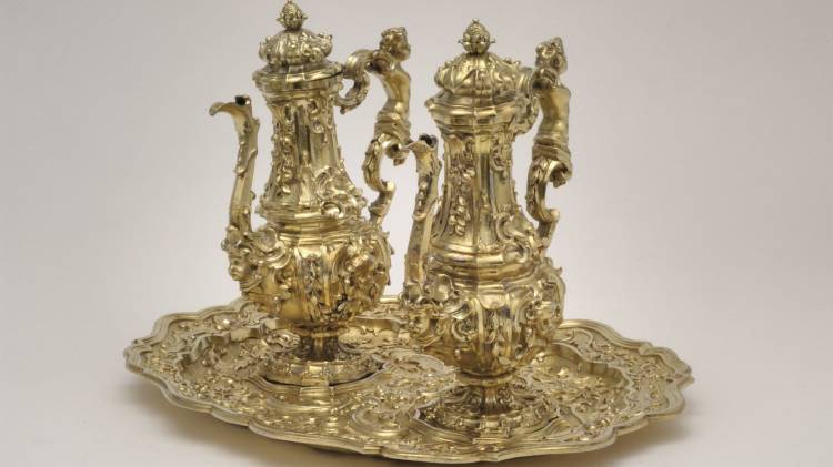 Peça do Mês: Par de galhetas e salva da Capela de São João Batista