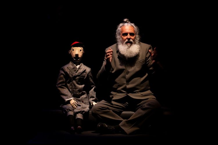 O Avô Tem Uma Borracha Na Cabeça