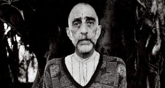 Quem Espera Por Sapatos De Defunto Morre Descalço + Que Farei Eu Com Esta Espada?