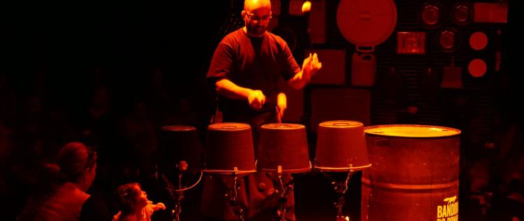 A Bebé descobre os ritmos da Terra