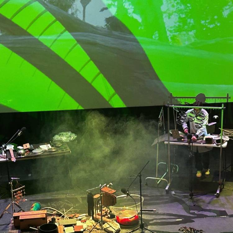 Ressonâncias Climáticas: A Sinfonia das Esferas Percussivas • ópera de Vítor Rua