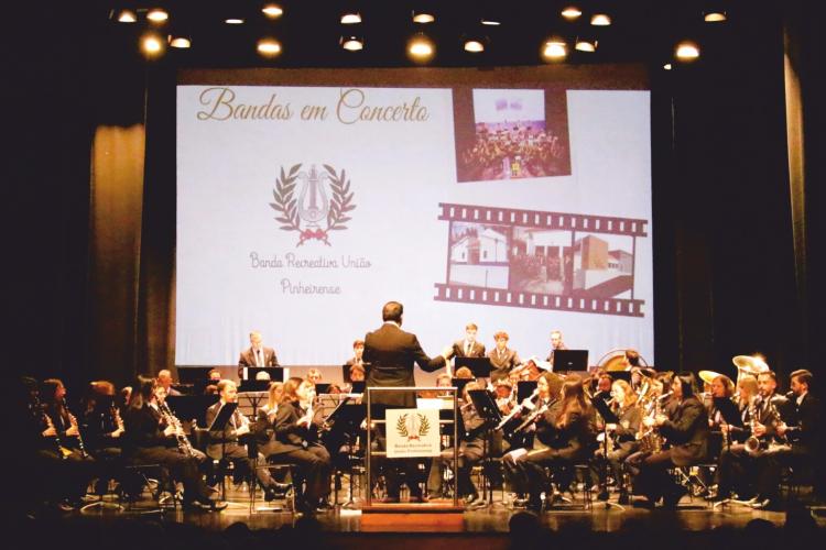 TRIBUTO AO MAESTRO ADRIANO SABENÇA – 10 ANOS - BANDA RECREATIVA UNIÃO PINHEIRENSE - BANDAS EM CONCERTO