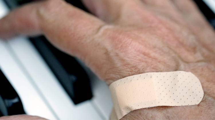 NEXT STOP IS YESTERDAY / António Olaio + Manuel Guimarães