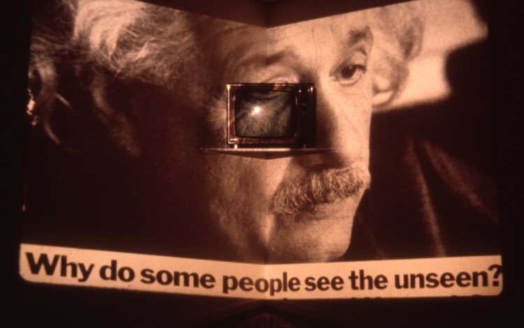 interrupções ao vivo – televisão na escola, educação na televisão, e escola em casa