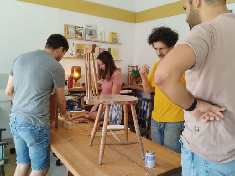 Construir e Criar: o primeiro móvel em madeira