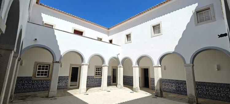 Visita orientada ao Convento dos Capuchos: Além do Convento, os Frades Franciscanos e a Caparica