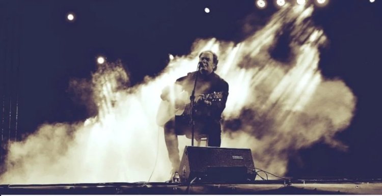 Como la tierra al sol. Tributo a José Luis Perales