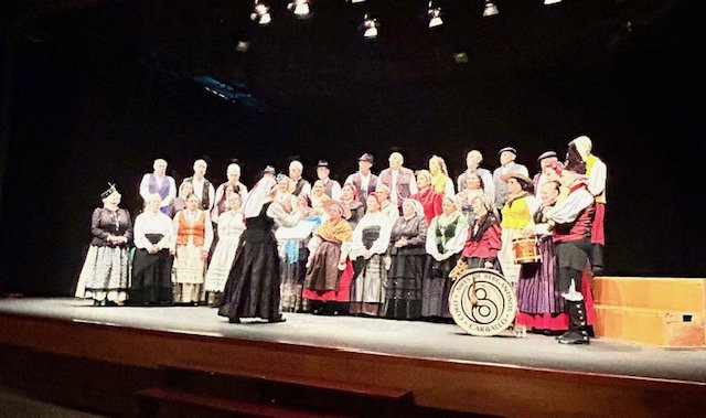 MÚSICA TRADICIONAL GALEGA - CORO AIRES DE BERGANTIÑOS
