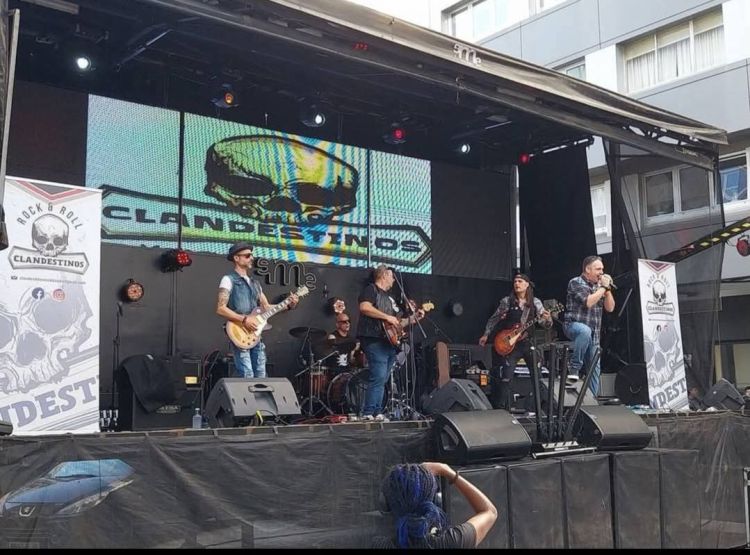 Entroido con los Clandestinos!