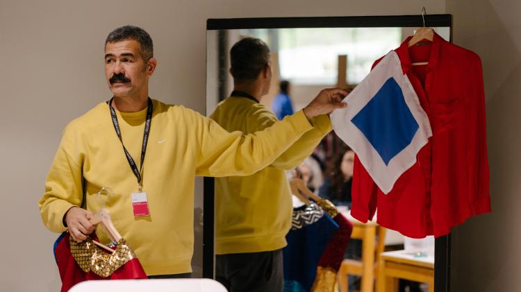 Em torno do corpo, um objeto