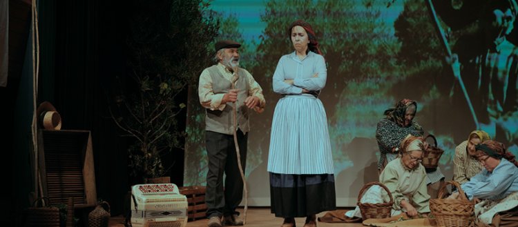 Raízes que me contam - Teatro Meia Via