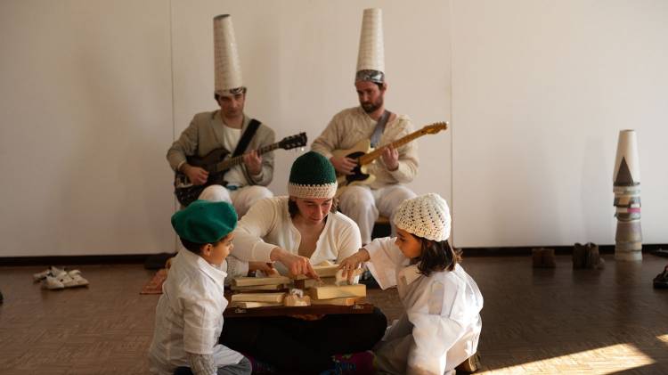 Chão de Meninos de Madalena Victorino