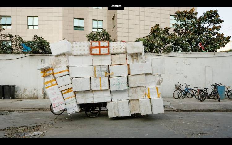 Styrofoam + As bicicletas são para o Verão / ciclo NO GRANDE CÔNCAVO DA NOITE A BICICLETA