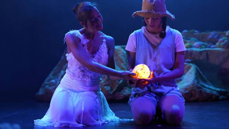 Teatro Familiar. Viaje al planeta de todo es posible