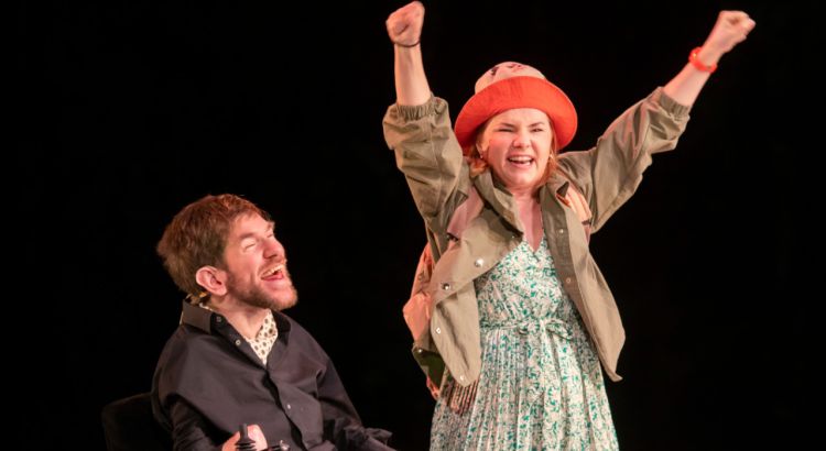 Sabes que las flores de plástico nunca han vivido, ¿verdad?