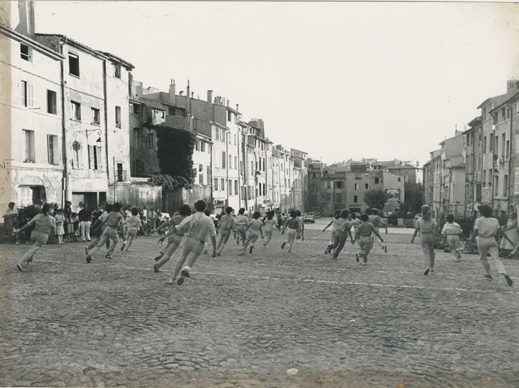 Lançamento do Jornal Coreia #14 | com performance The Erotic Clown, de Sepideh Khodarahmi