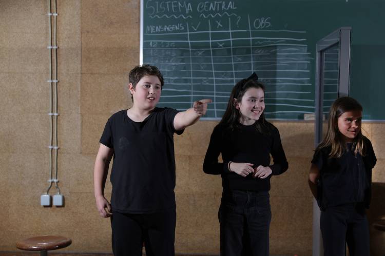 Oficina de Teatro e Ciência: Perguntas para Construir um Mundo