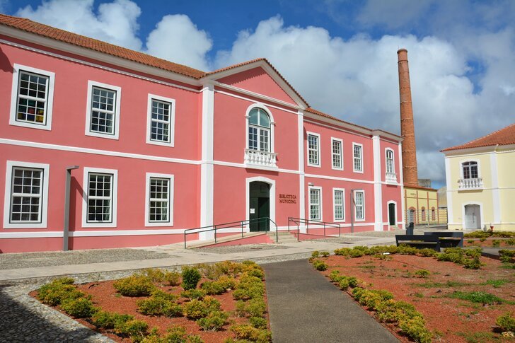 POESIA AO ACASO NA BIBLIOTECA MUNICIPAL