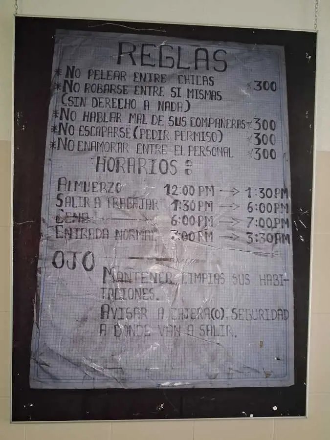 Exposición e documental “Chicas nuevas 24 horas” en Camariñas