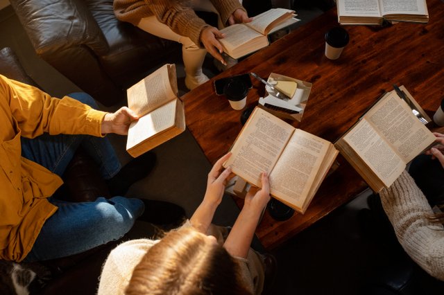 Clube de Leitura Além das Linhas
