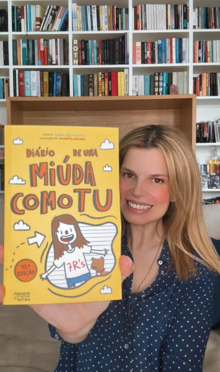 ÀS PÁGINAS TANTAS… A BIBLIOTECA APRESENTA - A coleção “Diário de uma miúda como tu” com a escritora Maria Inês Almeida.