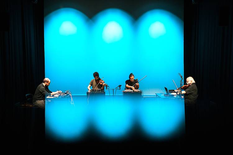 HEDERA 4TET | ‘Expressões Minimalistas | Um Concerto Inspirado em Tony Conrad’ [Projecção]