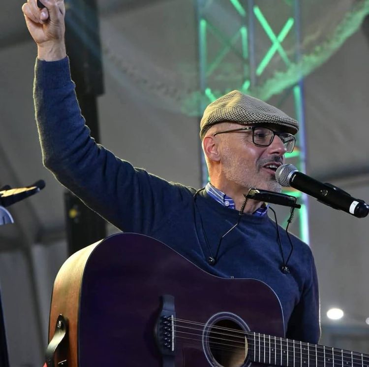Luis Simenta Canta Abril; Sentir Liberdade